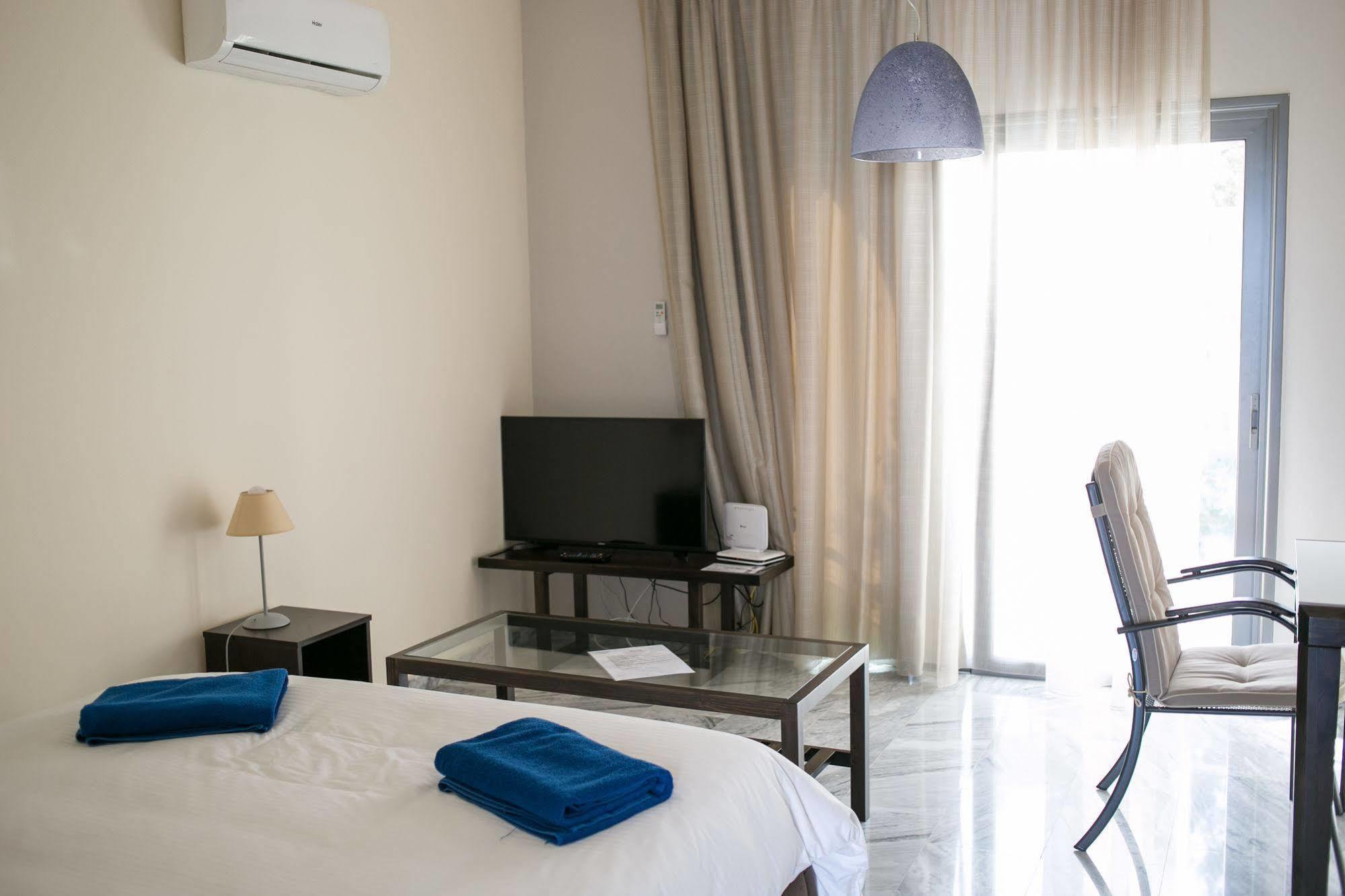 Latchi Escape Hotel And Suites Polis Ngoại thất bức ảnh